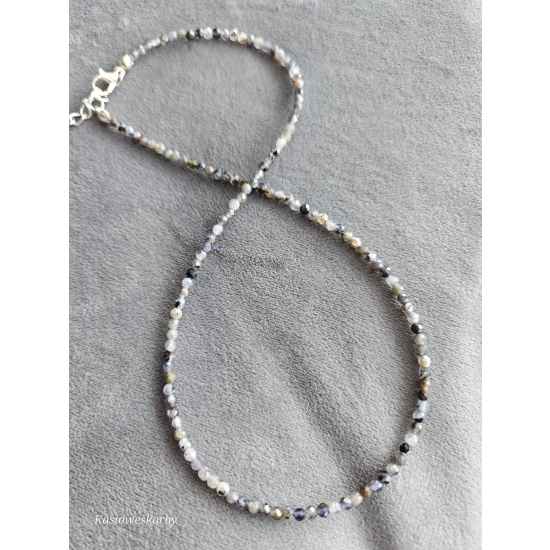 Naszyjnik z kamieni iolit